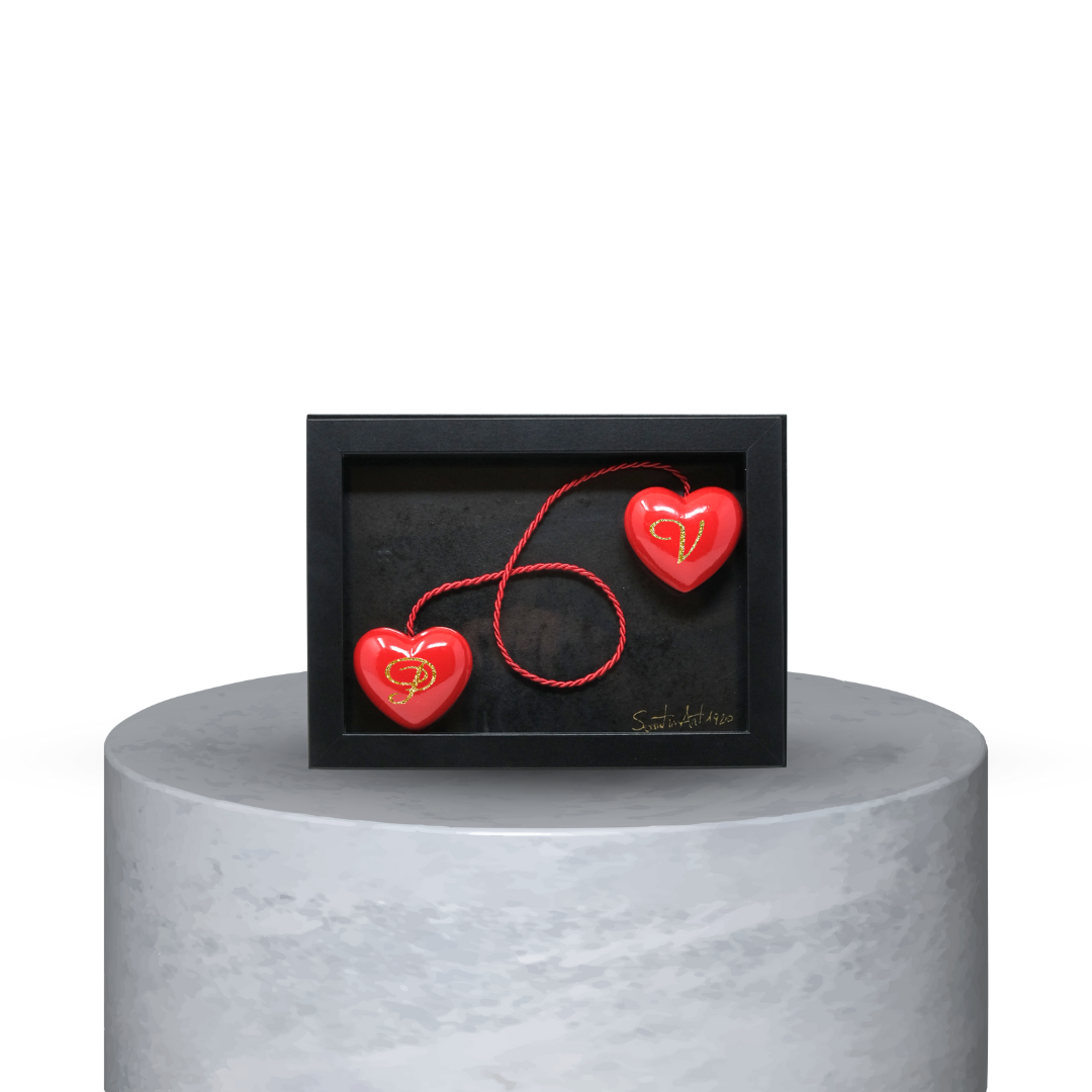 QUADRO PERSONALIZZABILE - CUORI ROSSI CON FILO E LETTERE SMALL